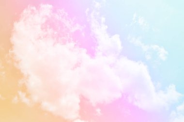 Bulut ve gökyüzü pastel renkli bir arka plan ve duvar kağıdı, soyut gökyüzü arkaplanı tatlı renklerde..