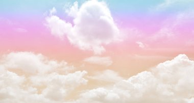 Bulut ve gökyüzü pastel renkli bir arka plan ve duvar kağıdı, soyut gökyüzü arkaplanı tatlı renklerde..