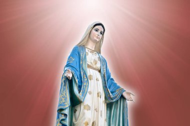 Güzeller güzeli Meryem Anıtı 'nın yakın çekimi. Tayland' daki kilisede parlak altın gül arkaplanı bulanık. seçici odak.