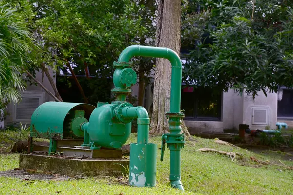 Kanal, Tayland 'daki su koşullandırma işlemini kontrol etmek için kontrol vanası açık ve kontrollü..