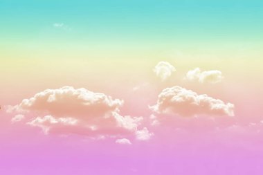 Bulut ve gökyüzü pastel renkli bir arka plan ve duvar kağıdı, soyut gökyüzü arkaplanı tatlı renklerde..