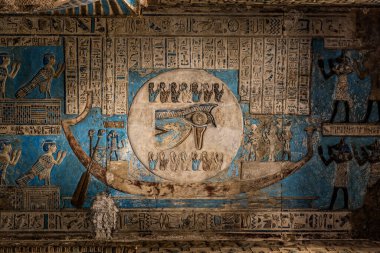 Dendera Tapınağı 'ndaki tavan Qena, Mısır' daki Hathor 'a