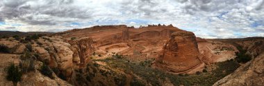 Utah, Arches Ulusal Parkı 'nın manzarası üzerine panoramik manzara