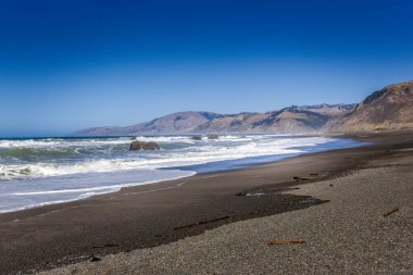 Pasifik Okyanusu kıyısında Mendocino 'ya yakın güzel bir sahil.