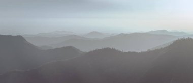 Sierra Nevada, Kaliforniya 'nın sıradağlarının panoramik manzarası