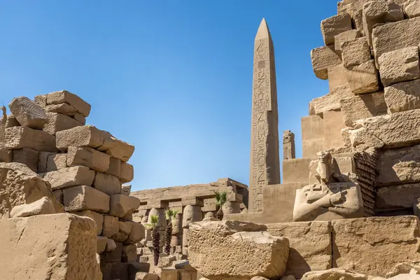 stock image Obelisk behind the columned hall of Karnak, Luxor Egypt