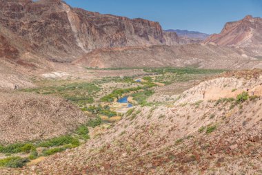 The green band of the Rio Grande River that leads through the Big Bend National Park, Texas USA clipart