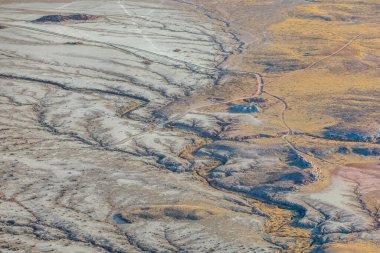 Utah, Arches Ulusal Parkı 'nın çevresindeki manzaranın havadan görüntüsü.