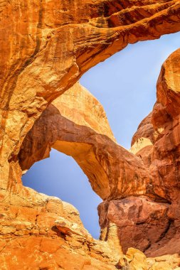 Utah, ABD 'deki Arches Ulusal Parkı' ndaki Double Arch 'ın yapılarını kapatın.
