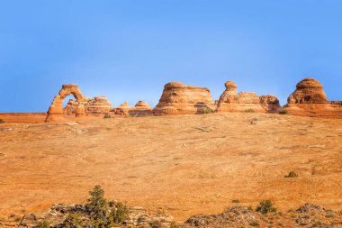 Utah, ABD 'de fırtınalı bir günde Arches Ulusal Parkı' ndaki Hassas Kemer Bölümü.