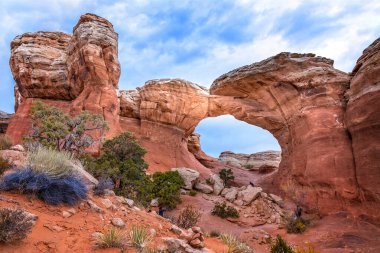 Utah, ABD 'deki Arches Ulusal Parkı' ndaki kırık kemer.
