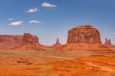 Arizona 'daki Anıt Vadisi' ndeki anıtların manzarası