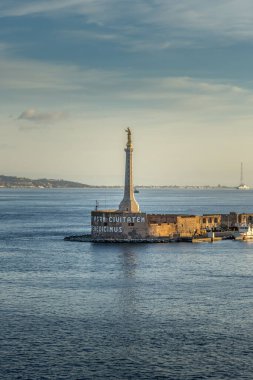 Messina, Siciy Limanı 'ndaki Madonna Heykeli 