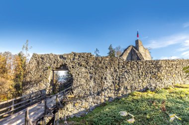 Liechtenstein Prensliği 'ndeki Schellenberg Kalesi' ne giriş.