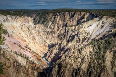 Yellowstone Ulusal Parkı 'ndaki Yellowstone Vadisi