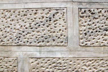 Antik binanın yapısal taş duvarı. Gri tuğla yatay desenli gri taş blok arkaplanı. 