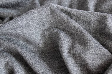 Gri yün ve kaşmir yumuşak desenli giysiler. Moda kıyafetleri için kumaş örmek.