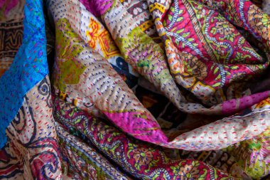 El yapımı renk dokusu kumaşı. Güzel tekstil pamuk atkısı. Kumaş arkaplan.