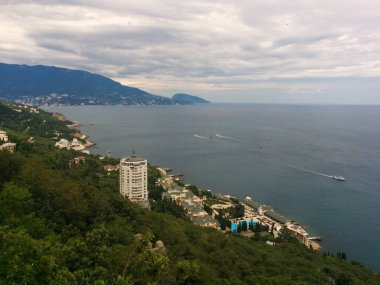 Kırım 'ın güneşli yollarından dağların ve Karadeniz' in güzel manzarası