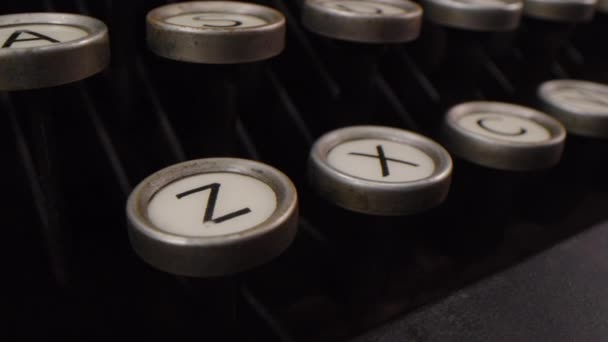 Eine Schöne 100 Jahre Alte Schreibmaschine Auf Einem 100 Jahre — Stockvideo