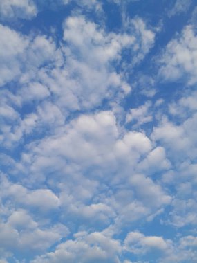 Bulut ve güzellik mavi gökyüzü