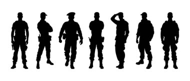 Modern asker silueti çeşitli taktik pozisyonlarda askeri tasarımlar, savaş çizimleri ve güvenlik damgası için ideal donanımla donatılmıştır. Vektör illüstrasyonu