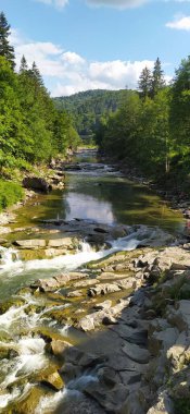 Yaremche 'deki Dağ Nehri Prut, Ivano-Frankivsk bölgesi, Ukrayna