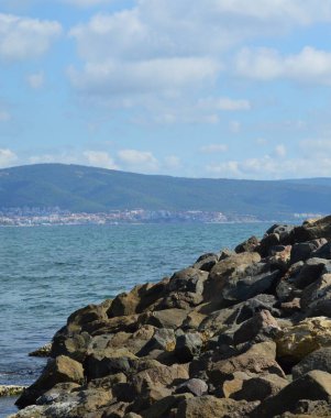 Sunny Beach ve dağlarının manzarası