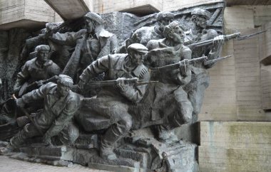 İkinci Dünya Savaşı 'na katılan ve anavatanı savunan askerlere adanmış Ukrayna Ulusal Müzesi topraklarında bir rahatlama.