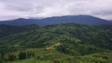Gürcistan 'daki Kafkas Dağları - güzel doğa