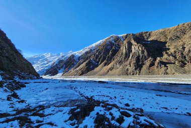 Gürcistan 'daki Kafkas Dağları - güzel doğa