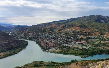 Gürcistan 'da Mtskheta ve Aragvi nehri