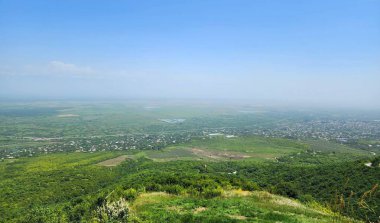 Sighnaghi ve Alazani vadisinin panoramik manzarası, Gürcistan
