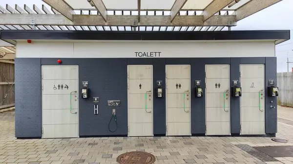 Trelleborg, İsveç 'te çeşitli hizmetleri olan modern umumi tuvaletler.