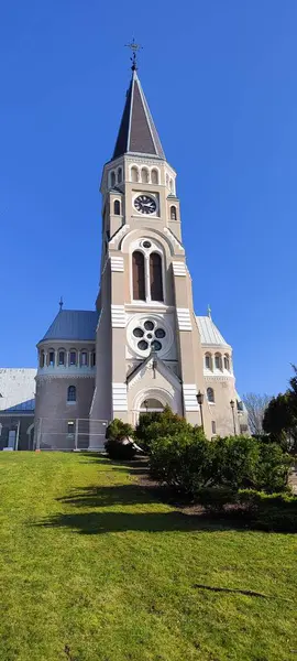 İsveç, Svedala 'da kulesi olan taş kilise.