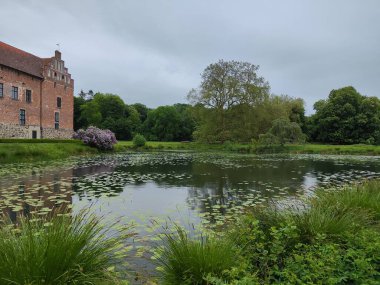Torups Kalesi iyi korunmuş bahçeyle çevrili