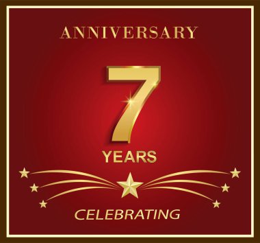 7. yıl dönümü logo şablonu. Çerçevesinde kırmızı arka planda yıldızlarla geçen 7 yıllık altın sayı. Tebrik kartı, broşür, kapak, poster, ağ, doğum