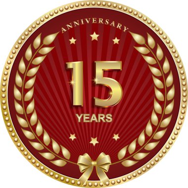  Kutlama, tebrik ve tebrik kartı, logo ve simge için kırmızı zemin üzerinde 15. yıl dönümü vektör altın tasarımı