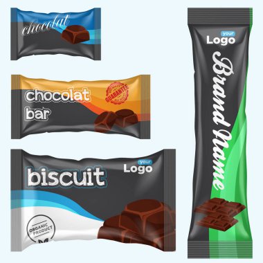 Gerçekçi vektör tasarımı Patates cipsi paketleme şablonu. Çikolata çubuğu vektör paketleme tasarımı. Meyve ve baharatlı çikolata takımı.