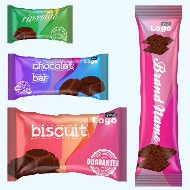 Gerçekçi vektör tasarımı Patates cipsi paketleme şablonu. Çikolata çubuğu vektör paketleme tasarımı. Meyve ve baharatlı çikolata takımı.