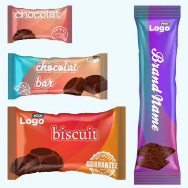 Gerçekçi vektör tasarımı Patates cipsi paketleme şablonu. Çikolata çubuğu vektör paketleme tasarımı. Meyve ve baharatlı çikolata takımı.