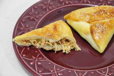 esfirras ikiye bölündü.