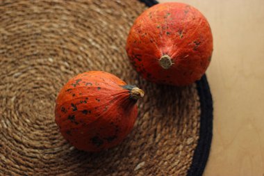 İki balkabağı hala hayatta