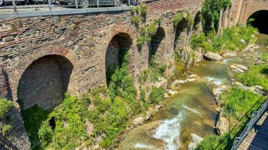 Tiflis, Gürcistan 6 Haziran 2024 - Eski Tiflis 'in tarihi merkezi, kükürt banyosu. Yüksek kalite fotoğraf