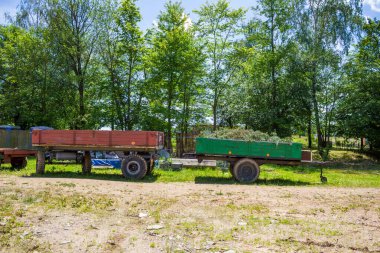 Bahçeden bir karavanda yeşil atık. Yüksek kalite fotoğraf