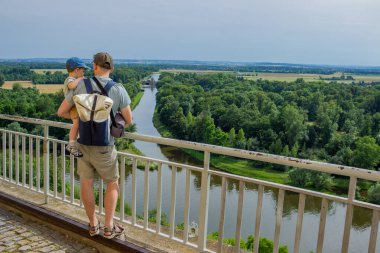 Melnik 20 Haziran 2024 - Elbe Nehri ve Vltava Nehri 'nin birleşimi. Çek Cumhuriyeti. Yüksek kalite fotoğraf