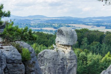 Hruboskalske skalni mesto rock panorama, kum taşı şehri, Cesky raj, czech ya da Çek Cumhuriyeti 'nin Bohem cenneti. Yüksek kalite fotoğraf