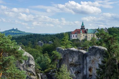Çek Cenneti, Çek Cumhuriyeti, Hruboskalsko 'daki Hruba Şatosu' na bakın. Yüksek kalite fotoğraf