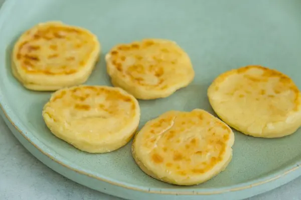 süzme peynir tatlı krep kahvaltısı tatlı tatlı şurubu sağlıklı yemek. Yüksek kalite fotoğraf