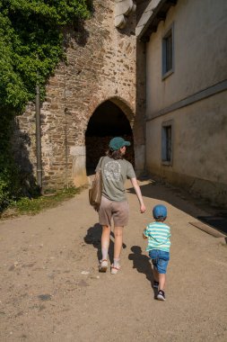 Hrad Pernstejn, Çek Cumhuriyeti - 20 Ağustos 2024: Güney Moravya Bölgesindeki Kale. Yüksek kalite fotoğraf